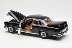 Mercedes 280 SE W111 Coupe Juodas AUTOart 1:18 76286 Metalas - nuotrauka 5 iš 8