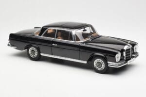 Mercedes 280 SE W111 Coupe Juodas AUTOart 1:18 76286 Metalas - nuotrauka 6 iš 8
