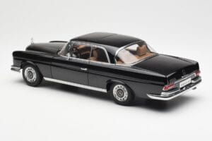 Mercedes 280 SE W111 Coupe Juodas AUTOart 1:18 76286 Metalas - nuotrauka 7 iš 8