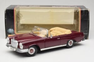 Mercedes 280SE W108 Bordeaux Raudonas Maisto 1:18 31811 Metalas - nuotrauka 8 iš 8