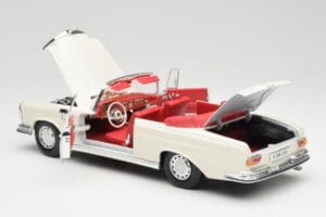 Mercedes 280SE W108 Ivory Baltas Maisto 1:18 50223 Metalas - nuotrauka 5 iš 8