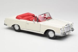 Mercedes 280SE W108 Ivory Baltas Maisto 1:18 50223 Metalas - nuotrauka 6 iš 8