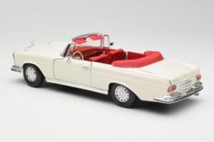 Mercedes 280SE W108 Ivory Baltas Maisto 1:18 50223 Metalas - nuotrauka 7 iš 8