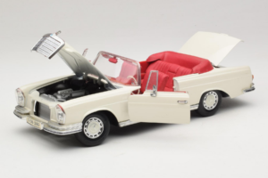 Mercedes 280 SE W108 Baltas Maisto 1:18 52111 Metalas - nuotrauka 2 iš 8