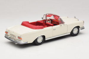 Mercedes 280 SE W108 Baltas Maisto 1:18 52111 Metalas - nuotrauka 3 iš 8
