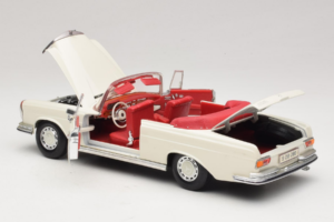 Mercedes 280 SE W108 Baltas Maisto 1:18 52111 Metalas - nuotrauka 5 iš 8
