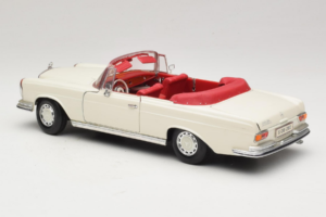 Mercedes 280 SE W108 Baltas Maisto 1:18 52111 Metalas - nuotrauka 7 iš 8
