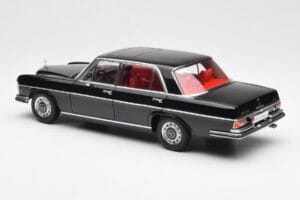 Mercedes 300 SEL 6.3 W109 Juodas AUTOart 1:18 76140 Metalas - nuotrauka 7 iš 8