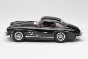 Mercedes 300 SL W198 Juodas Bburago 1:18 35791 Metalas - nuotrauka 4 iš 8