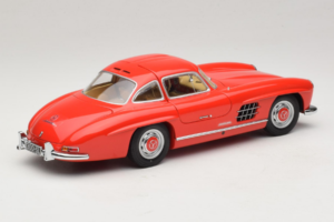 Mercedes 300 SL Gullwing Raudonas Minichamps 1:18 180039001 Metalas - nuotrauka 3 iš 8
