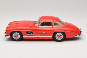 Mercedes 300 SL Gullwing Raudonas Minichamps 1:18 180039001 Metalas - nuotrauka 4 iš 8