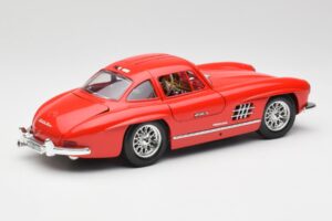 Mercedes 300 SL Raudonas Bburago 1:18 3015 Metalas - nuotrauka 3 iš 8