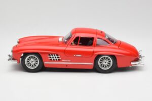 Mercedes 300 SL Raudonas Bburago 1:18 3015 Metalas - nuotrauka 4 iš 8