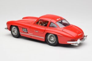 Mercedes 300 SL Raudonas Bburago 1:18 3015 Metalas - nuotrauka 7 iš 8