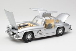 Mercedes 300 SL Sidabrinis Bburago 1:18 3013 Metalas - nuotrauka 2 iš 8