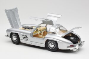 Mercedes 300 SL Sidabrinis Bburago 1:18 3013 Metalas - nuotrauka 5 iš 8
