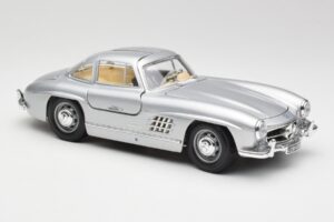Mercedes 300 SL Sidabrinis Bburago 1:18 3013 Metalas - nuotrauka 6 iš 8