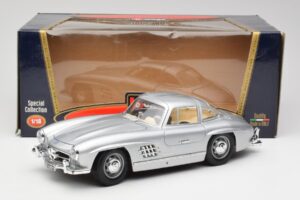 Mercedes 300 SL Sidabrinis Bburago 1:18 3013 Metalas - nuotrauka 8 iš 8
