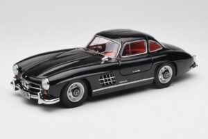 Mercedes 300 SL W198 Juodas Minichamps 1:18 180039004 Metalas