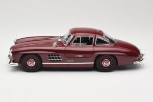 Mercedes 300 SL W198 Gullwing Tamsiai Raudonas Minichamps 1:18 110037218 Metalas - nuotrauka 4 iš 8