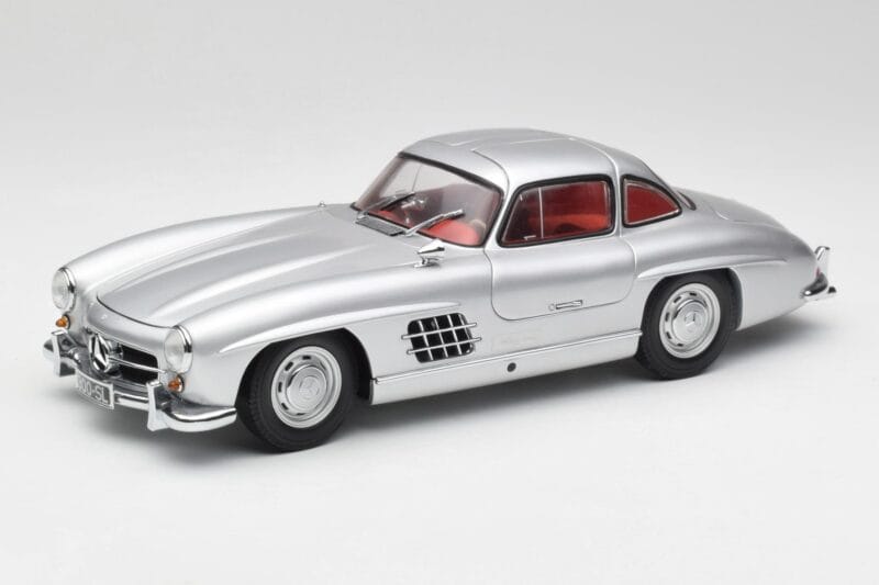 Mercedes 300 SL W198 Gullwing Sidabrinis Minichamps 1:18 180039000 Metalas