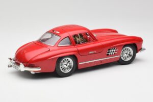Mercedes 300 SL W198 Red Metallic Bburago 1:18 3013-M1 Metalas - nuotrauka 3 iš 8