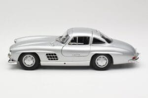 Mercedes 300 SL W198 Gullwing Sidabras Minichamps 1:18 110037210 Metalas - nuotrauka 4 iš 8