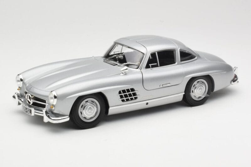 Mercedes 300 SL W198 Gullwing Sidabras Minichamps 1:18 110037210 Metalas