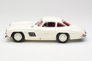 Mercedes 300 SL W198 Baltas Minichamps 1:18 180039006 Metalas - nuotrauka 4 iš 8