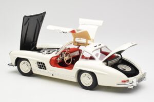 Mercedes 300 SL W198 Baltas Minichamps 1:18 180039006 Metalas - nuotrauka 5 iš 8