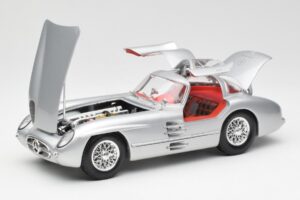 Mercedes 300 SLR Uhlenhaut Coupe Sidabrinis Maisto 1:18 536898 Metalas - nuotrauka 2 iš 8