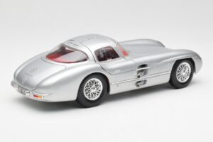 Mercedes 300 SLR Uhlenhaut Coupe Sidabrinis Maisto 1:18 536898 Metalas - nuotrauka 3 iš 8