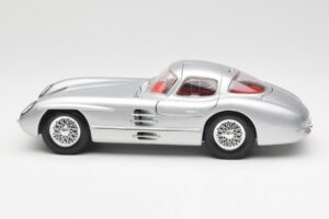 Mercedes 300 SLR Uhlenhaut Coupe Sidabrinis Maisto 1:18 536898 Metalas - nuotrauka 4 iš 8