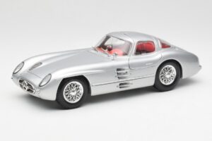 Mercedes 300 SLR Uhlenhaut Coupe Sidabrinis Maisto 1:18 536898 Metalas