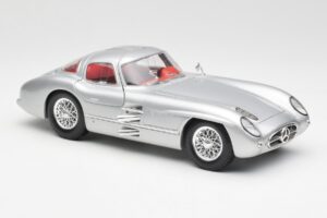 Mercedes 300 SLR Uhlenhaut Coupe Sidabrinis Maisto 1:18 536898 Metalas - nuotrauka 6 iš 8