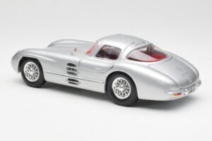 Mercedes 300 SLR Uhlenhaut Coupe Sidabrinis Maisto 1:18 536898 Metalas - nuotrauka 7 iš 8