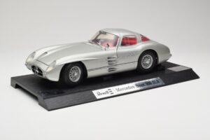 Mercedes 300 SLR Sidabrinis Revell 1:12 08851 Metalas
