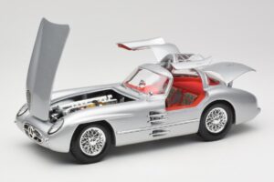 Mercedes 300 SLR Uhlenhaut Coupe Sidabrinis Maisto 1:18 36898 Metalas - nuotrauka 2 iš 8