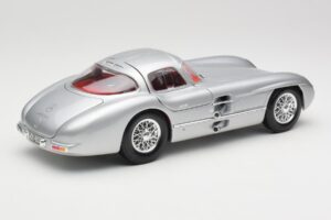 Mercedes 300 SLR Uhlenhaut Coupe Sidabrinis Maisto 1:18 36898 Metalas - nuotrauka 3 iš 8
