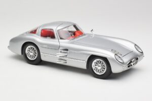 Mercedes 300 SLR Uhlenhaut Coupe Sidabrinis Maisto 1:18 36898 Metalas - nuotrauka 6 iš 8