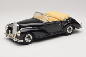 Mercedes 300S Juodas Maisto 1:18 52116-P1 Metalas