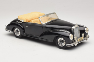Mercedes 300S Juodas Maisto 1:18 52116-P1 Metalas - nuotrauka 6 iš 8