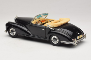 Mercedes 300S Juodas Maisto 1:18 52116-P1 Metalas - nuotrauka 7 iš 8