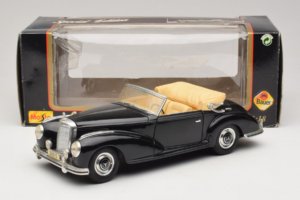 Mercedes 300S Juodas Maisto 1:18 52116-P1 Metalas - nuotrauka 8 iš 8