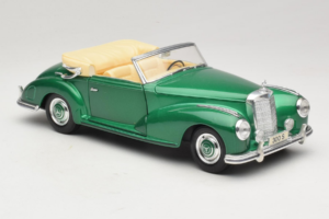 Mercedes 300S Cabriolet Green Metallic Maisto 1:18 52116 Metalas - nuotrauka 5 iš 7