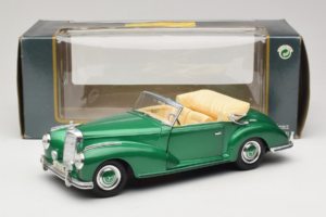 Mercedes 300S Cabriolet Green Metallic Maisto 1:18 52116 Metalas - nuotrauka 7 iš 7