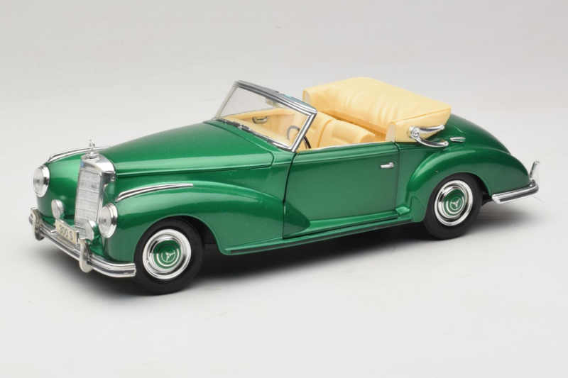 Mercedes 300S Cabriolet Green Metallic Maisto 1:18 52116 Metalas