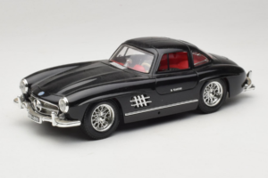 Mercedes 300SL Juodas Bburago 1:18 3015-M3 Metalas