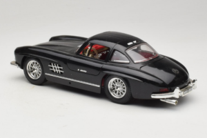 Mercedes 300SL Juodas Bburago 1:18 3015-M3 Metalas - nuotrauka 7 iš 8