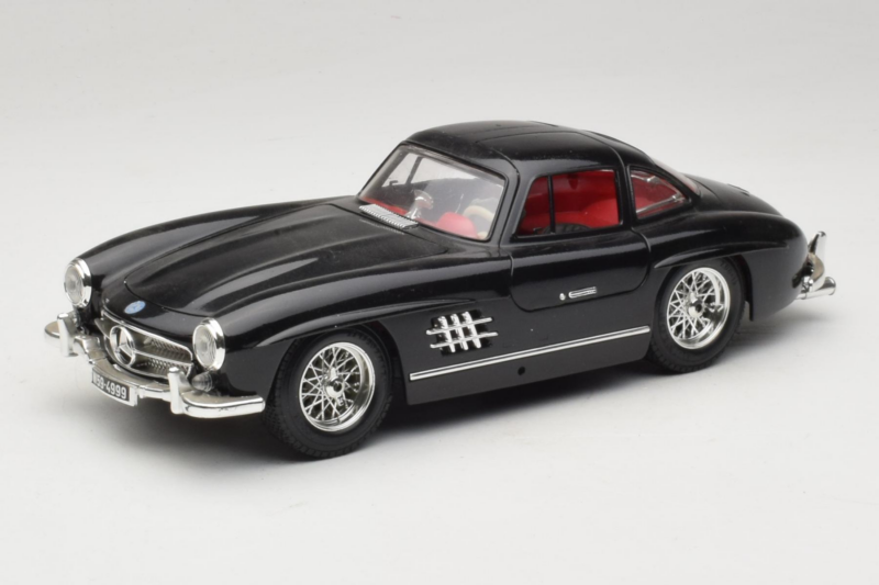 Mercedes 300SL Juodas Bburago 1:18 3015-M3 Metalas